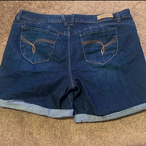 Royalty For Me Womens Dark Wash Denim Short Shorts. Size 14 - Picture 3 of 10
